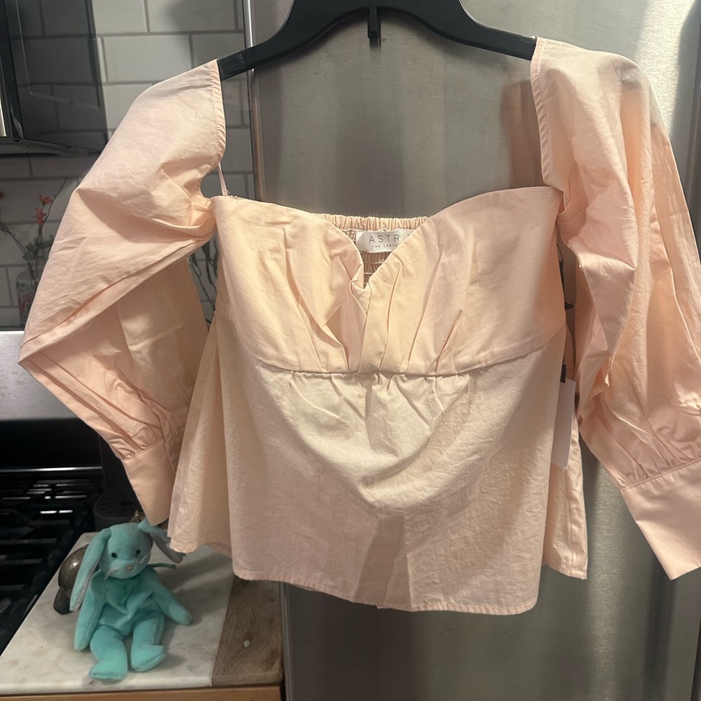 ASTR The Label, ladies milk maid, boho peek a boo shoulder top‎ sweet heart neck